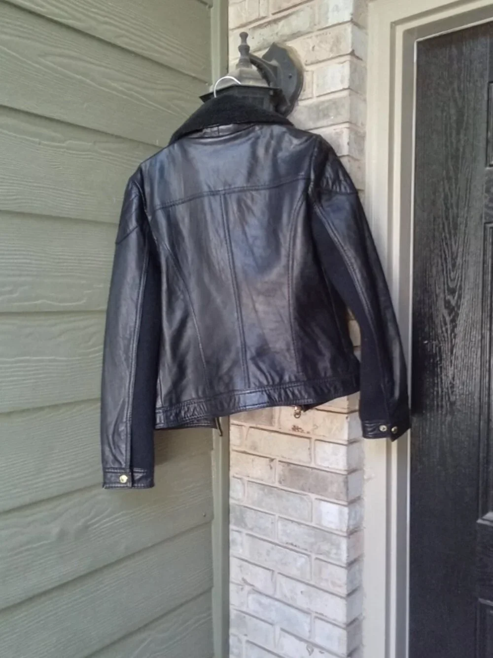 Michael Kors women's leather jacket in size M features a stylish sherpa collar